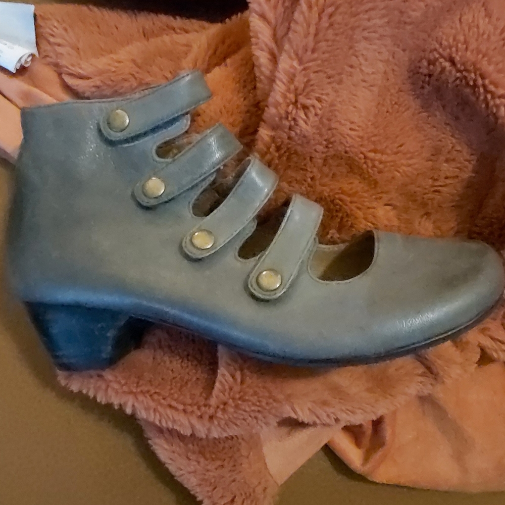 Kubo strapped booties/shoes